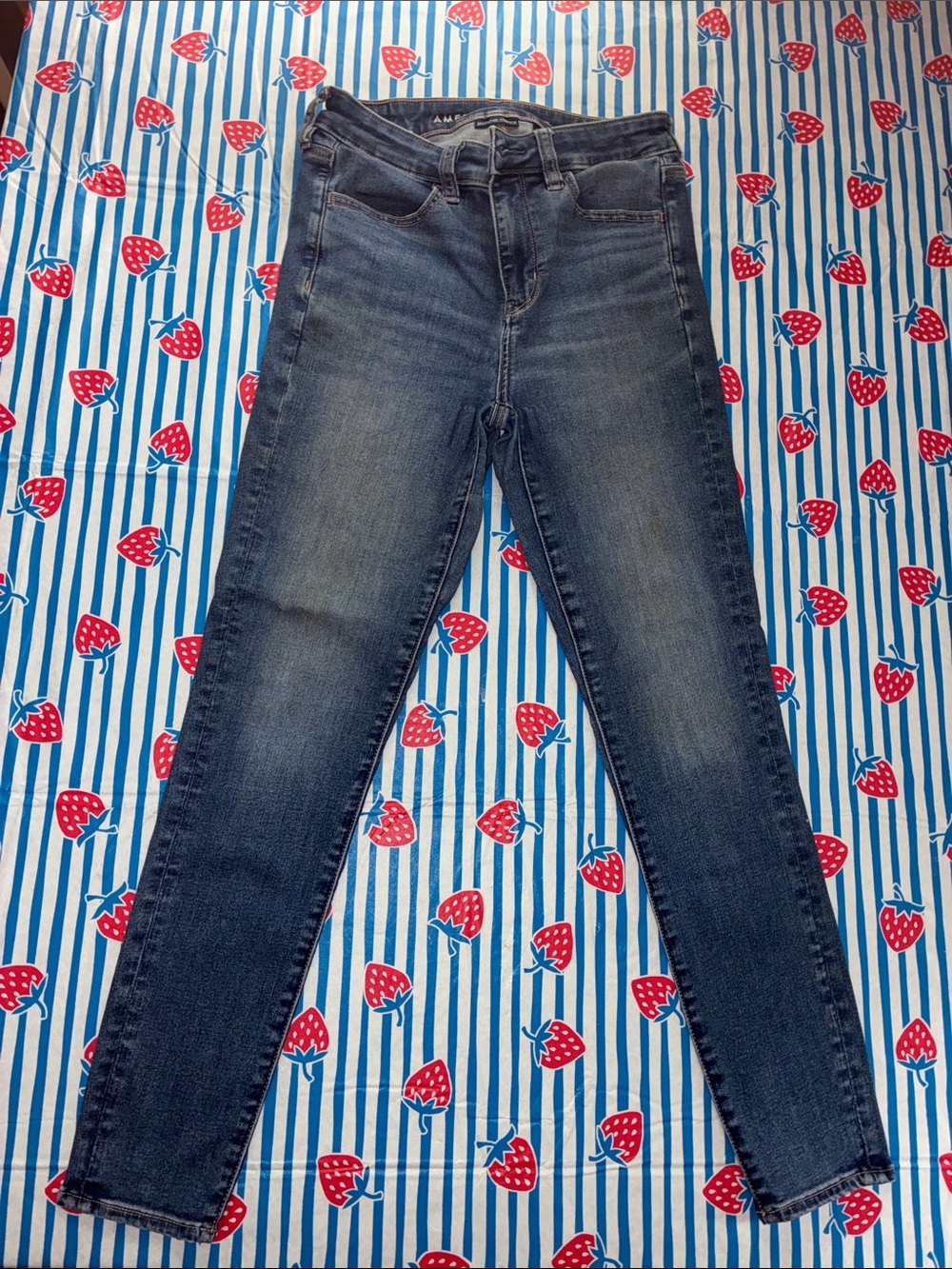 American Eagle Outfitters Women’s Medium-Dark Blue Skinny Jeans